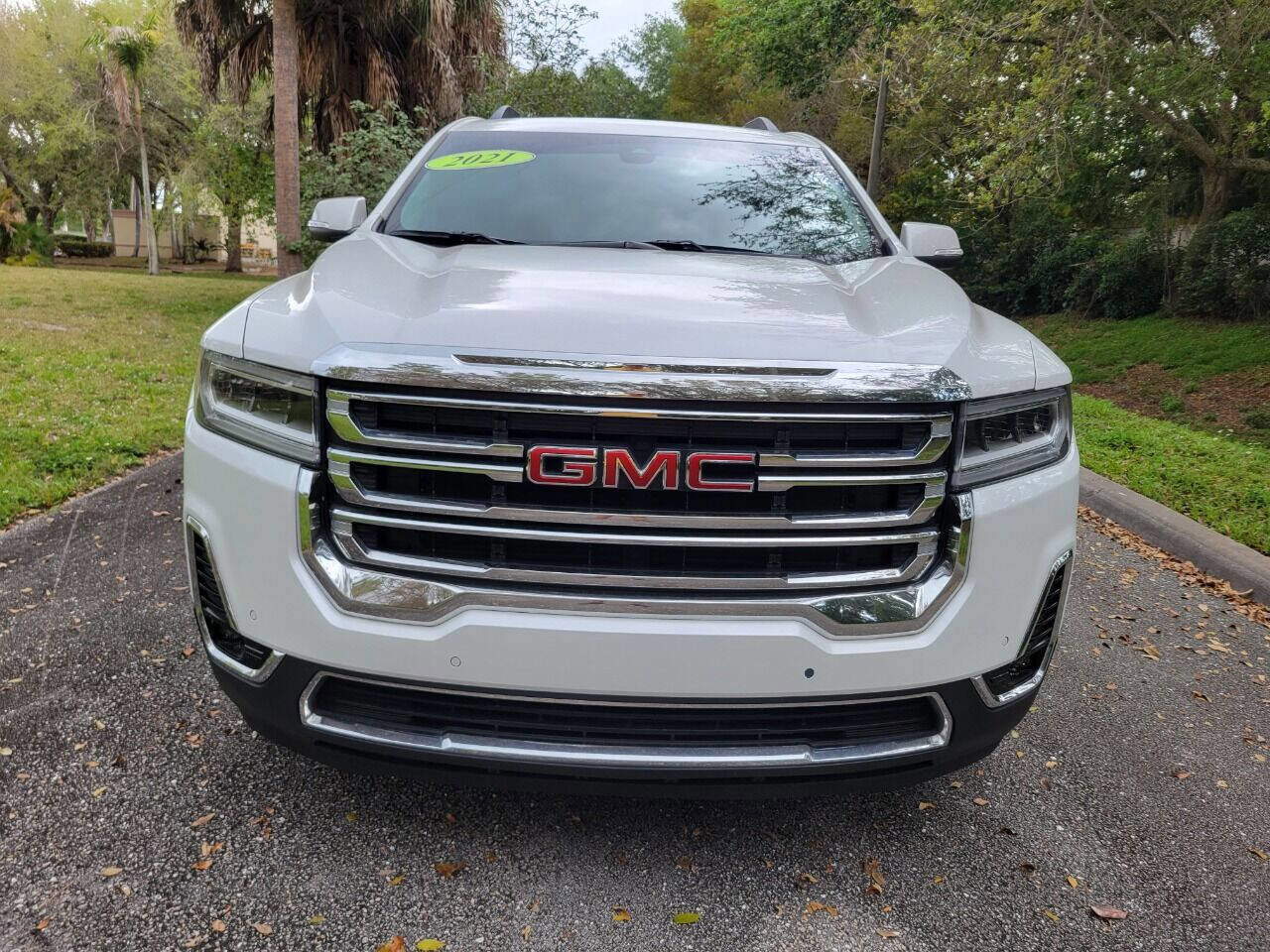 Used 2021 GMC Acadia SLT w/ Trailering Package FWD image 2