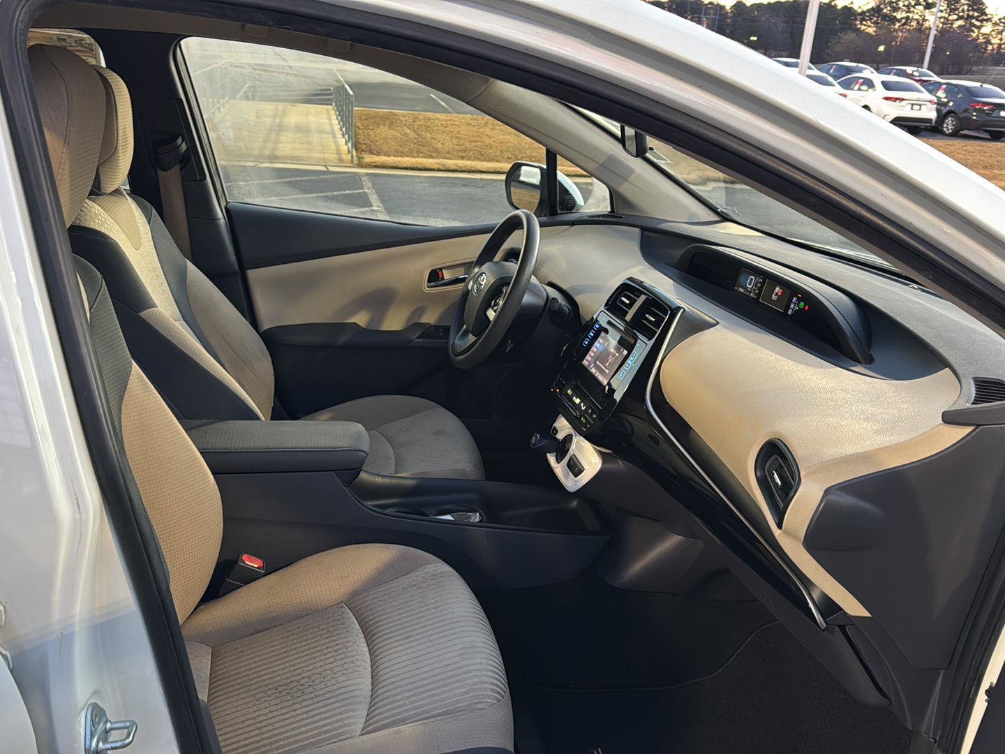 Used 2016 Toyota Prius Two image 10