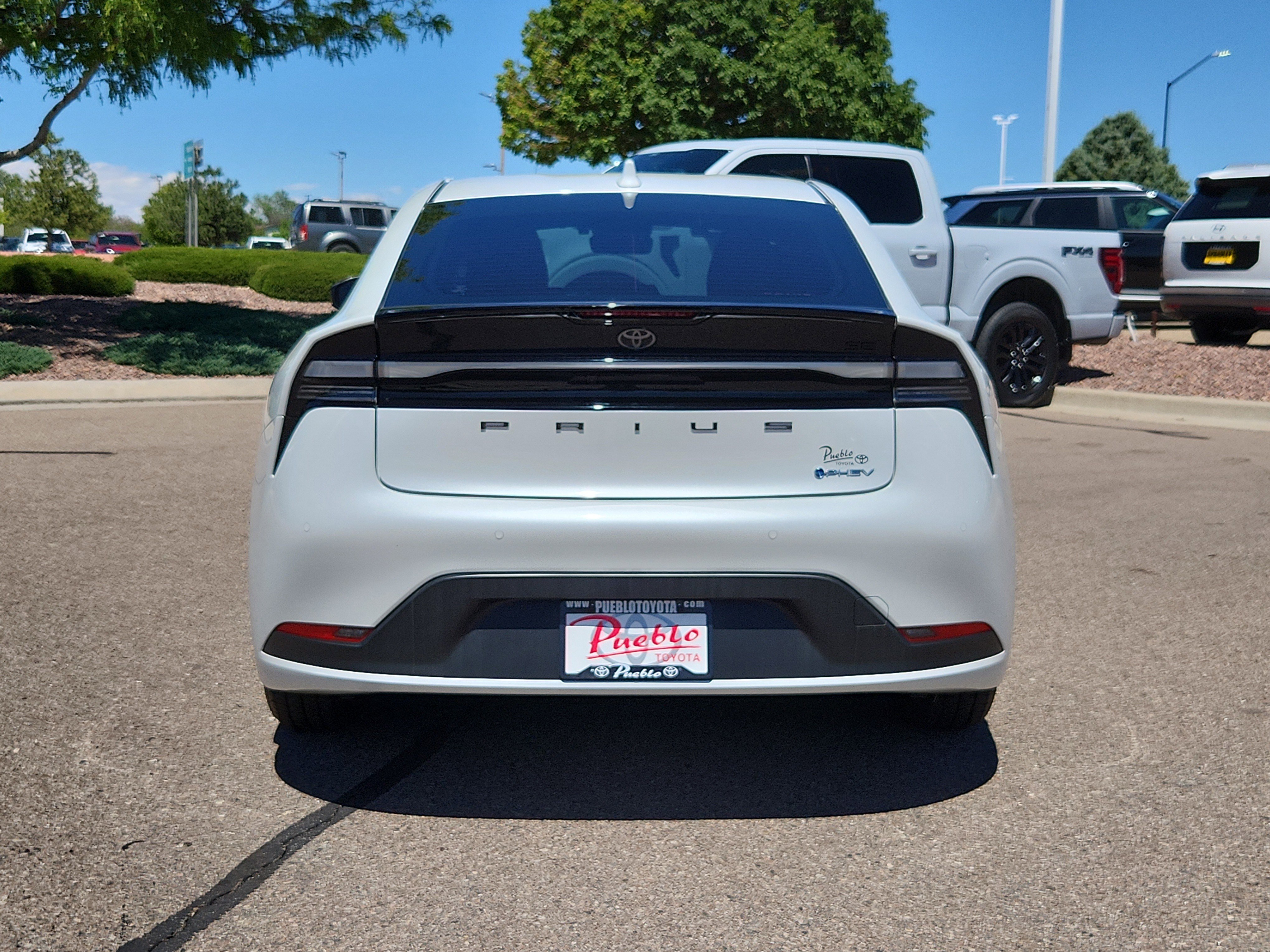 Used 2025 Toyota Prius Plug-In Hybrid FWD image 11