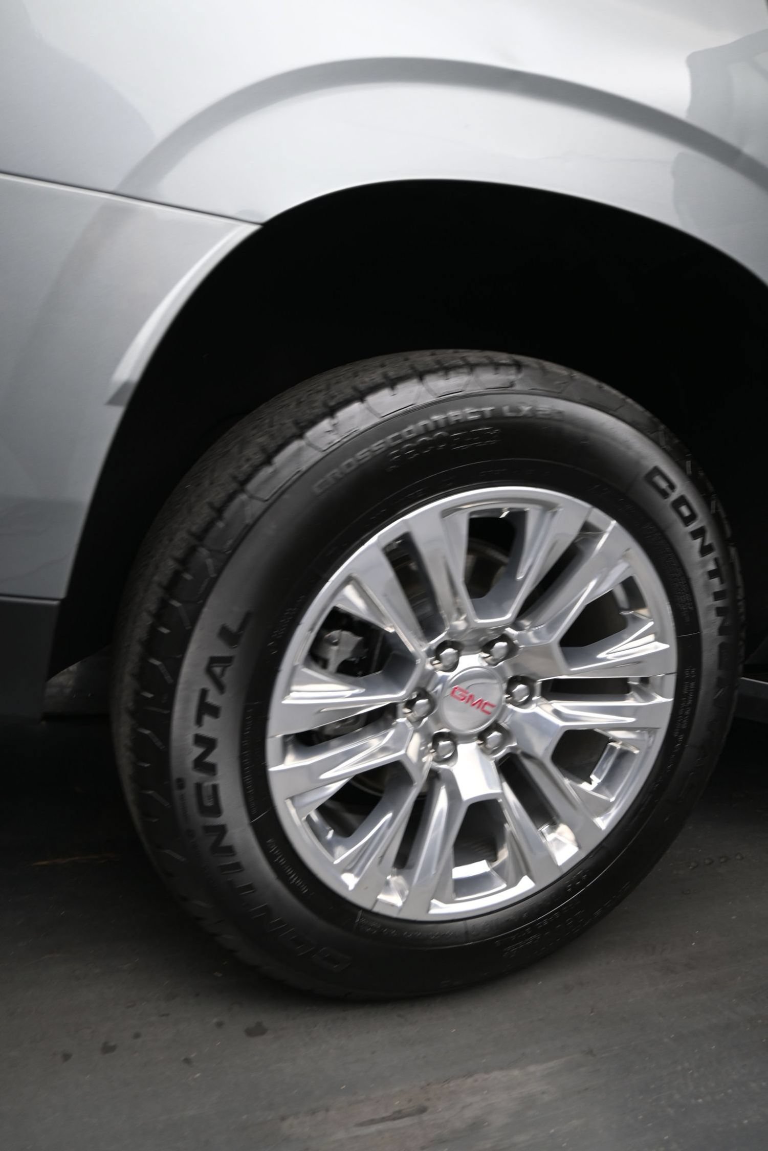 Used 2025 GMC Yukon Denali RWD image 13