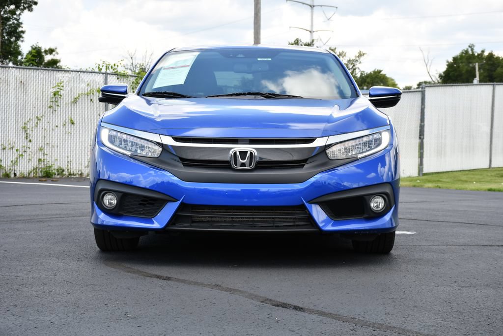 Used 2018 Honda Civic Touring image 2