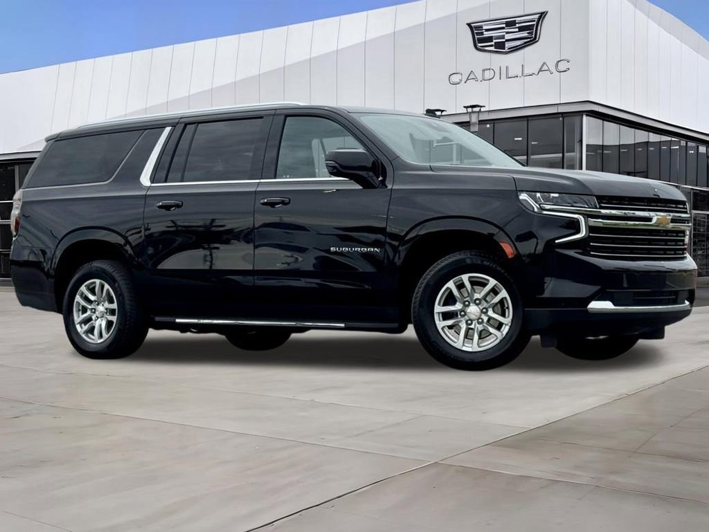 Used 2023 Chevrolet Suburban LT w/ Luxury Package AWD/4WD image 2