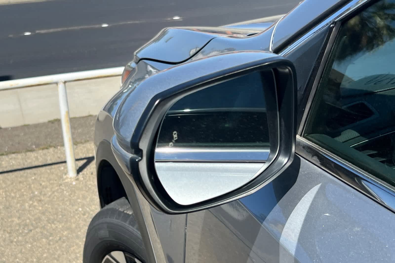 Used 2017 Honda CR-V Touring image 8