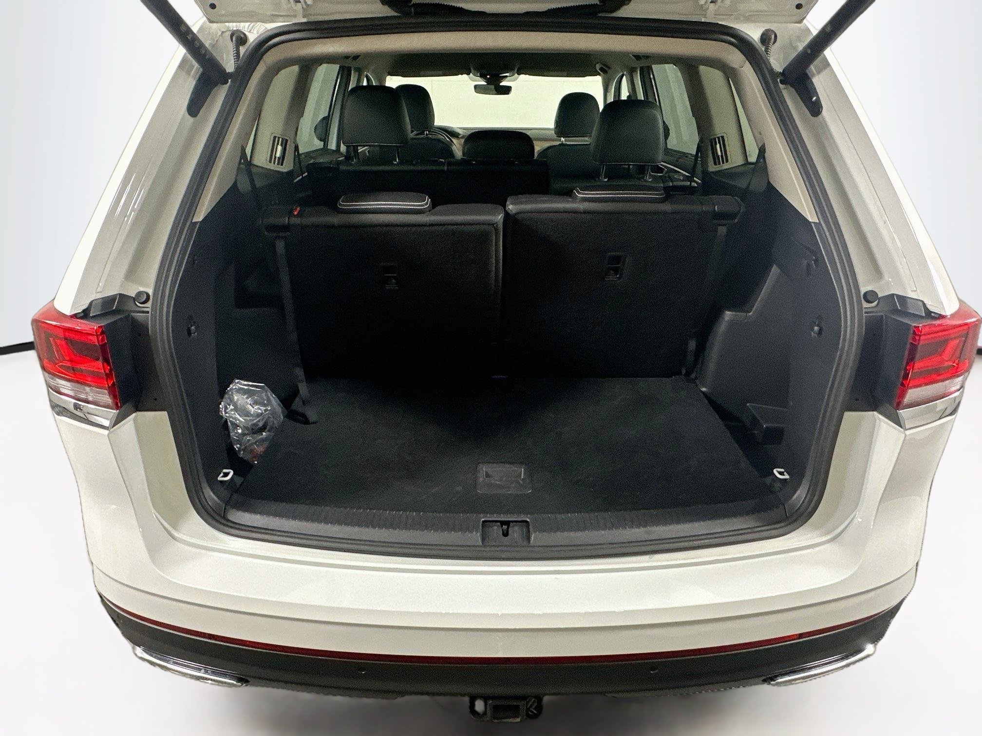 Used 2025 Volkswagen Atlas SE FWD image 30
