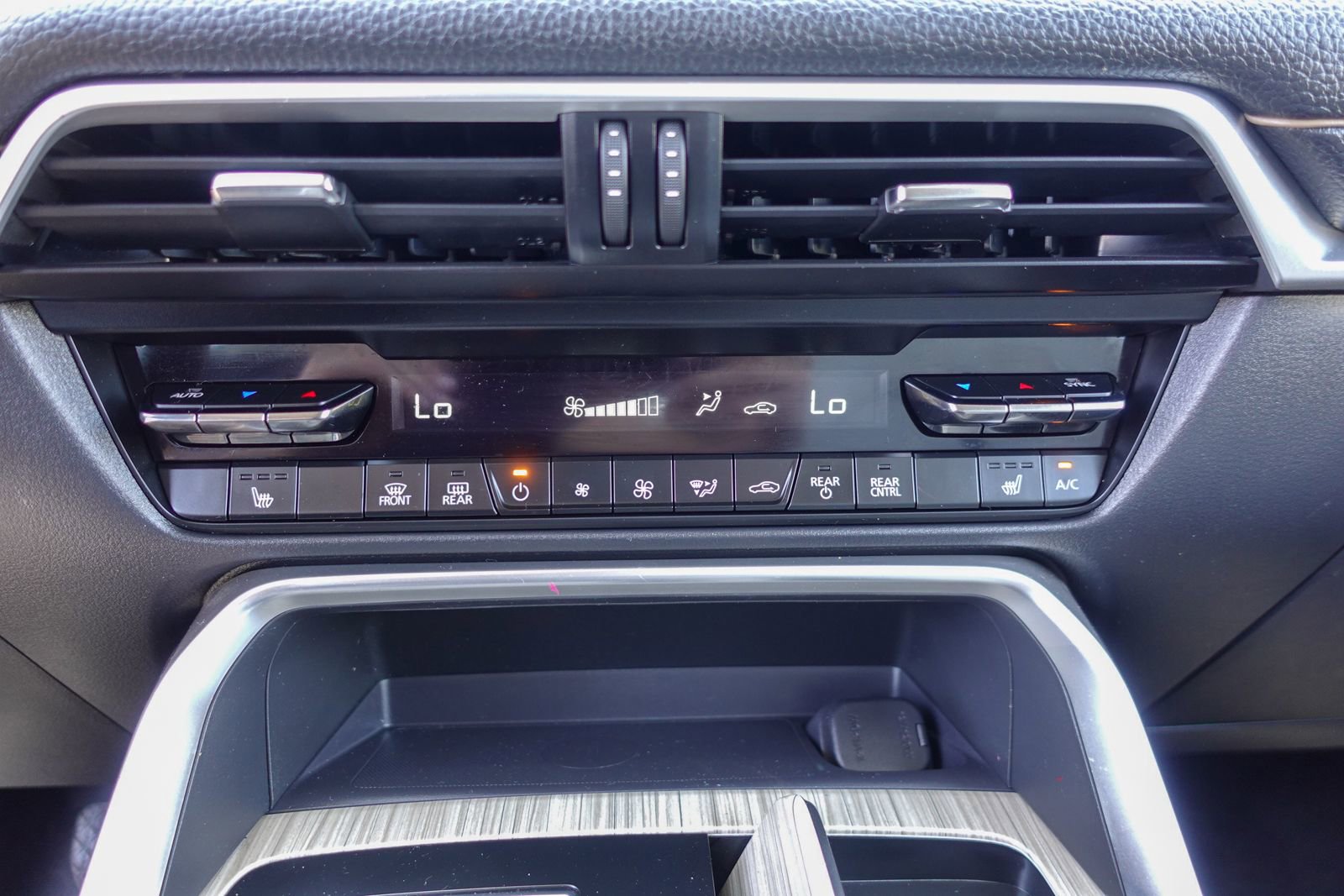 Certified 2024 MAZDA CX-90 Plug-In Hybrid w/ Premium Pkg AWD/4WD image 23