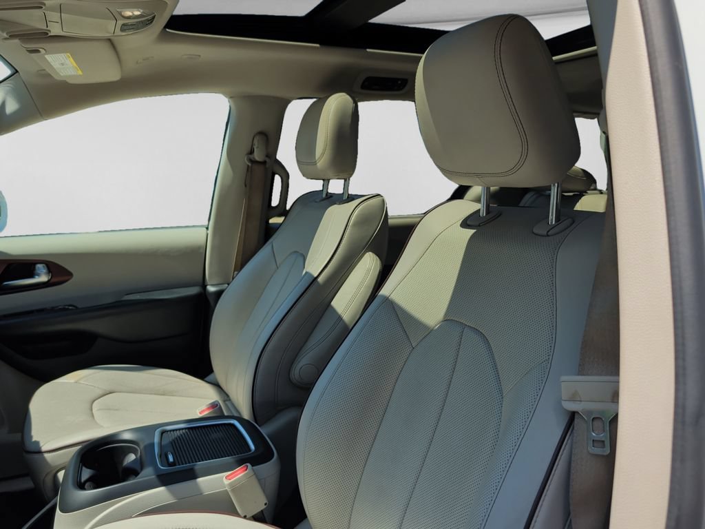 Used 2019 Chrysler Pacifica Limited FWD image 17