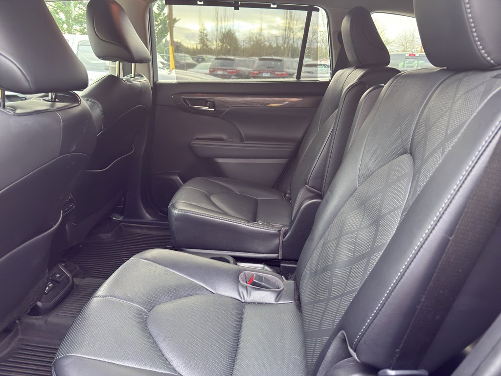 Used 2022 Toyota Highlander Platinum image 16