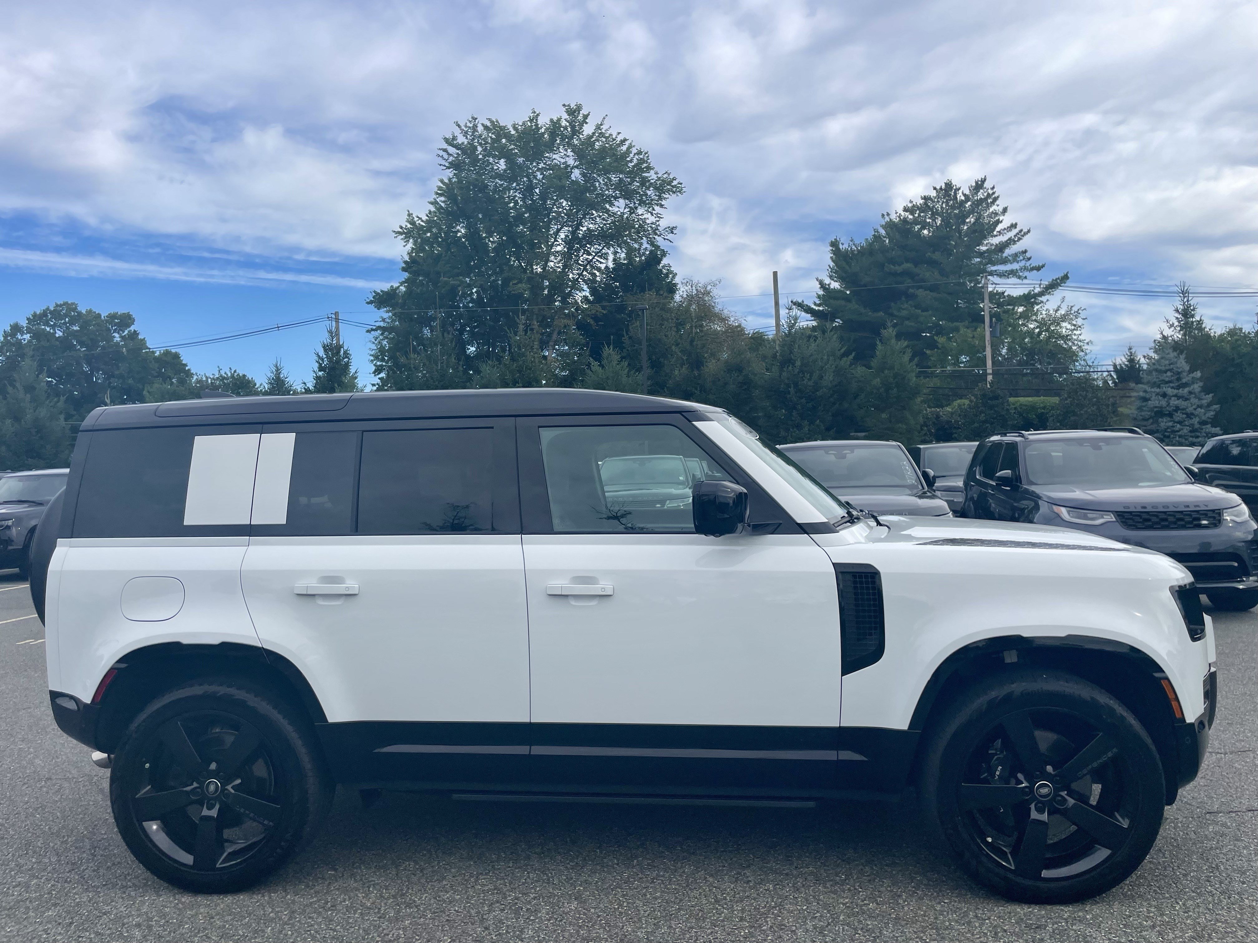 Certified 2025 Land Rover Defender 110 V8 AWD/4WD image 4