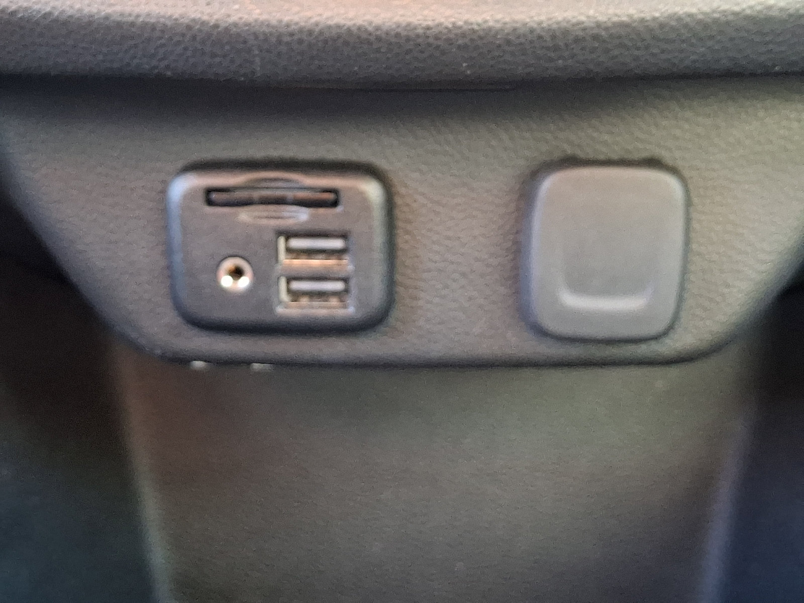 Used 2021 Chevrolet Traverse Premier AWD/4WD image 25