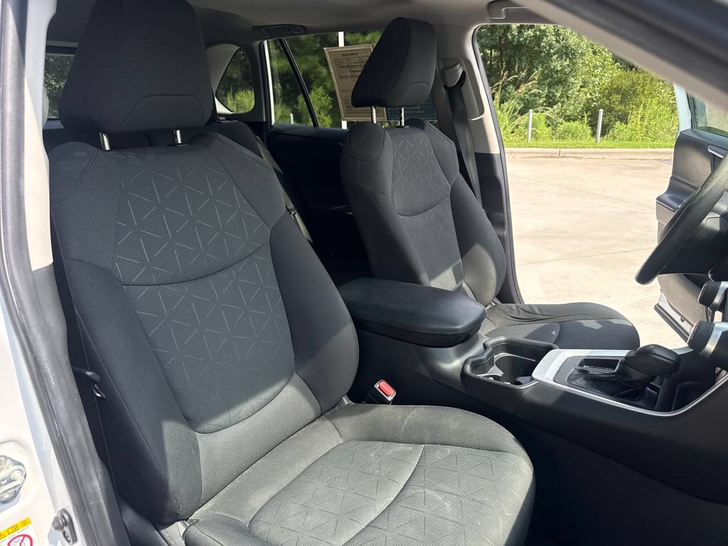Used 2019 Toyota RAV4 XLE w/ Convenience Package FWD image 34