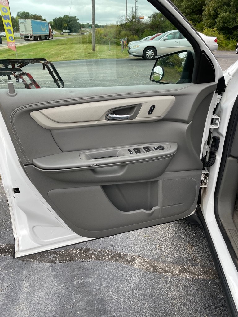 Used 2017 Chevrolet Traverse LS FWD image 10