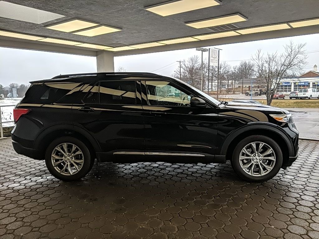 Used 2023 Ford Explorer XLT w/ Equipment Group 202A image 4