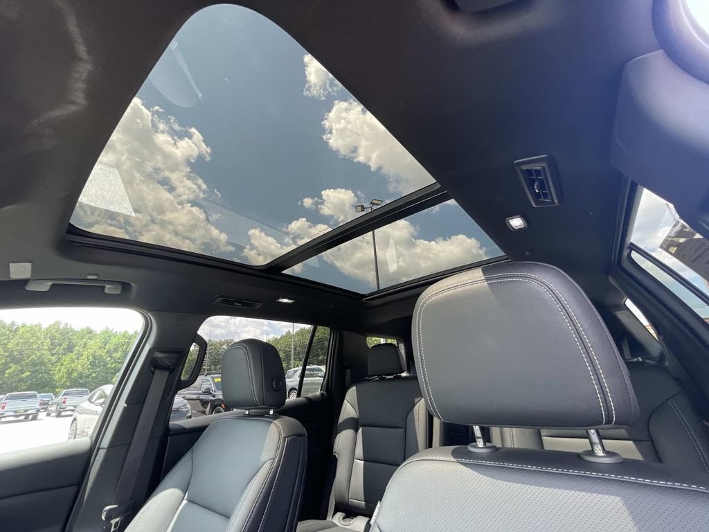 Used 2024 Chevrolet Traverse LT w/ LPO, Floor Liner Package FWD image 20