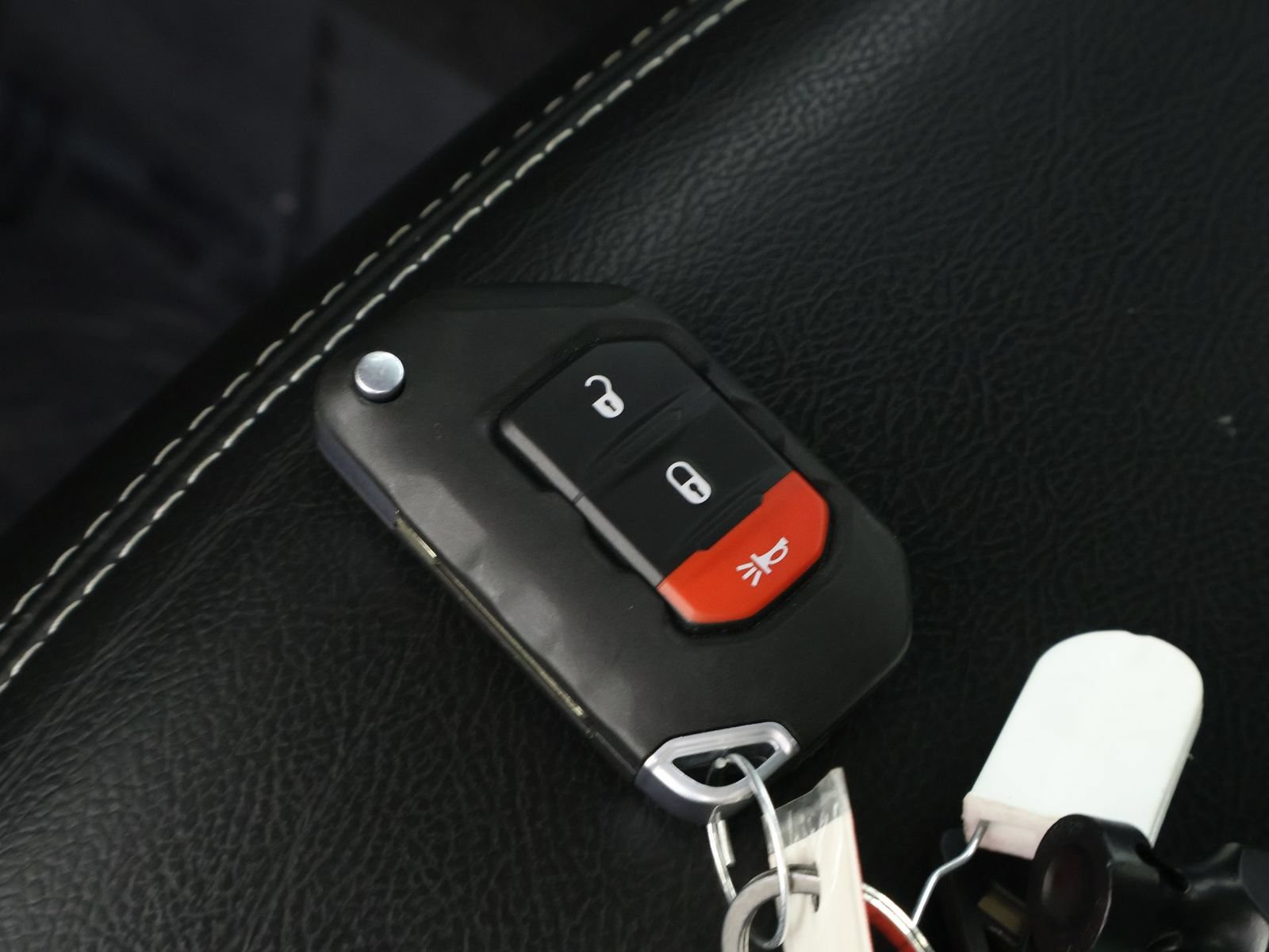 Used 2020 Jeep Gladiator Overland AWD/4WD image 33