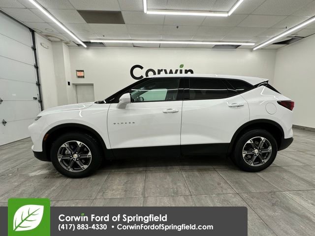 Used 2025 Chevrolet Blazer LT image 2