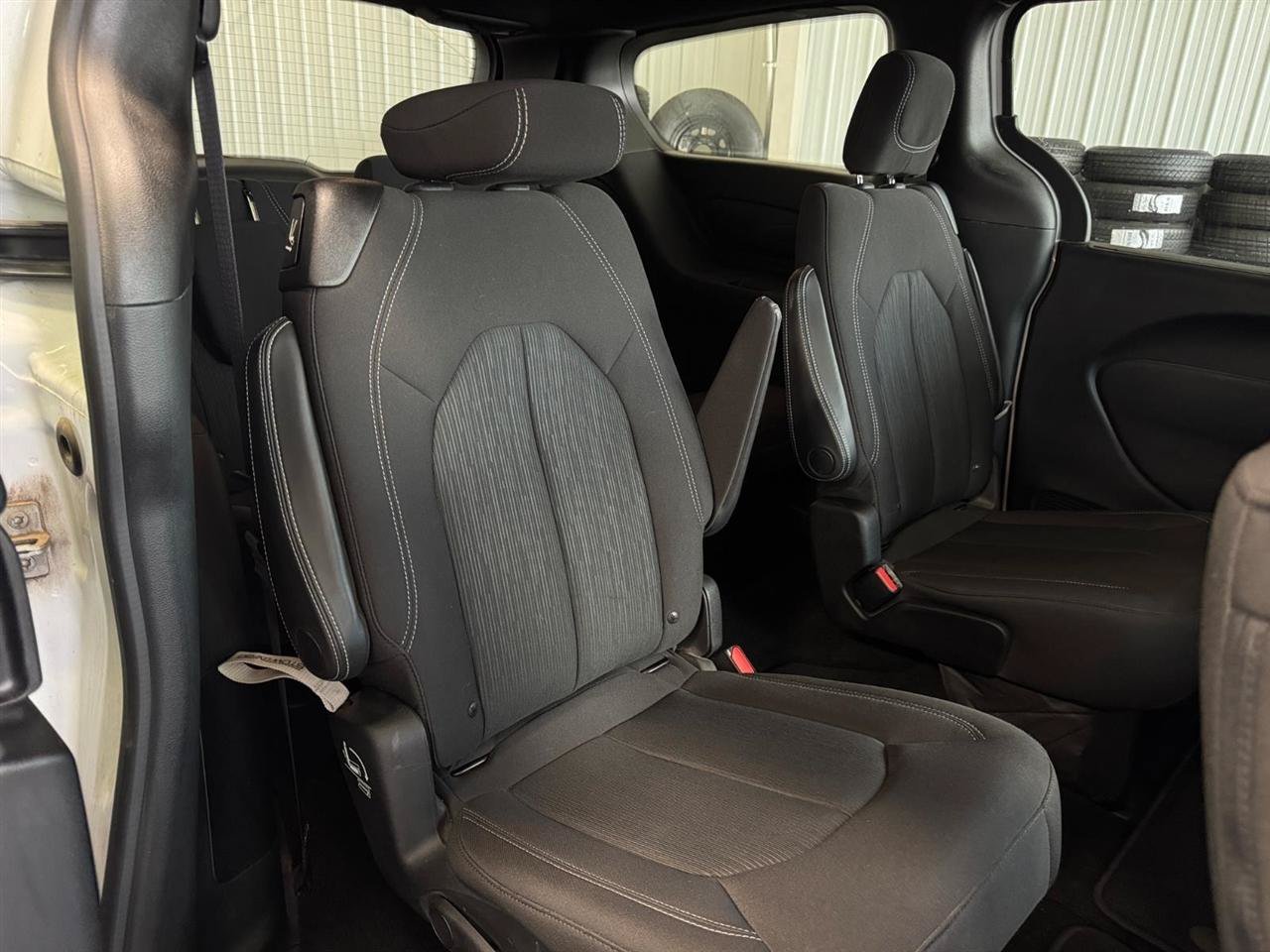 Used 2018 Chrysler Pacifica Touring Plus w/ S Appearance Package FWD image 40