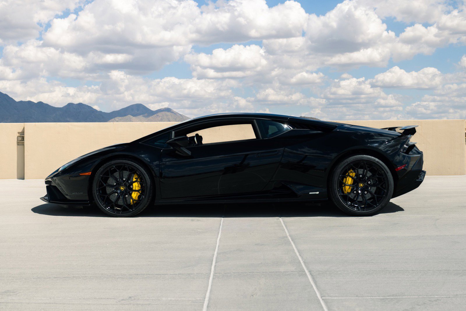 Used 2024 Lamborghini Huracan Tecnica image 3
