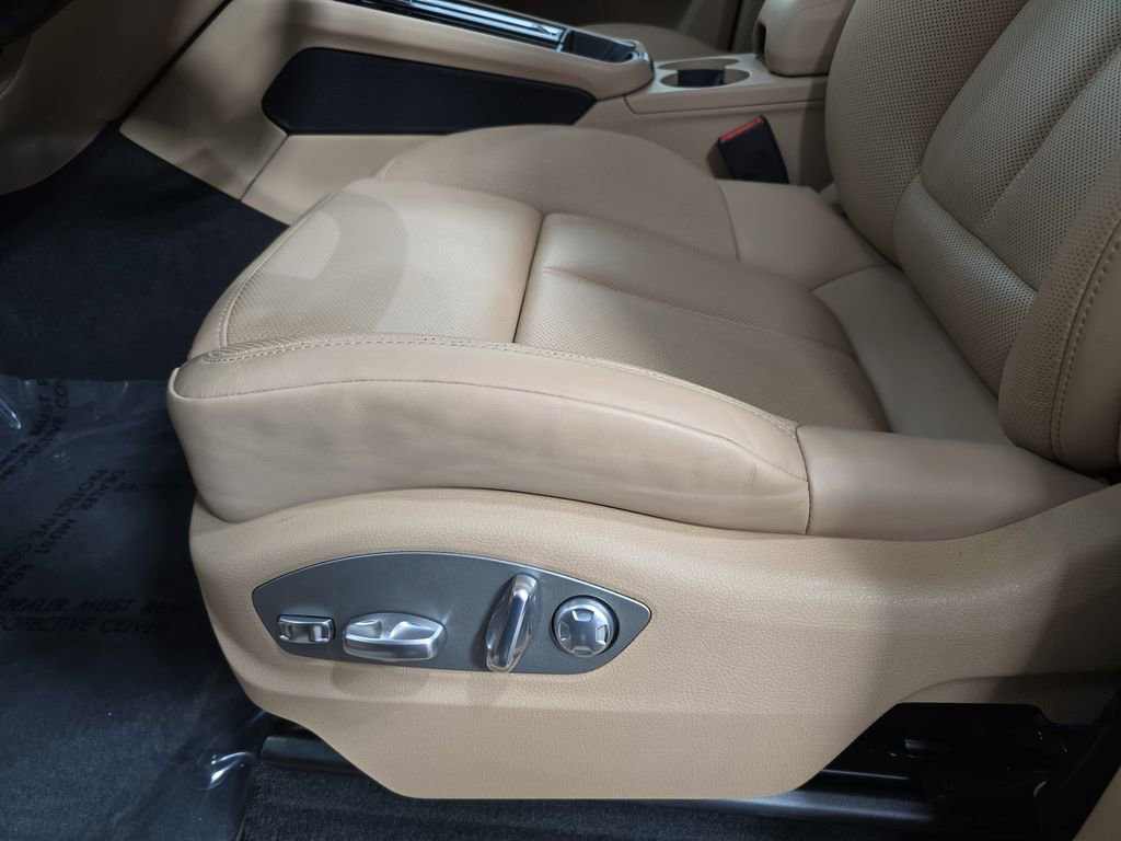 Certified 2025 Porsche Macan image 23