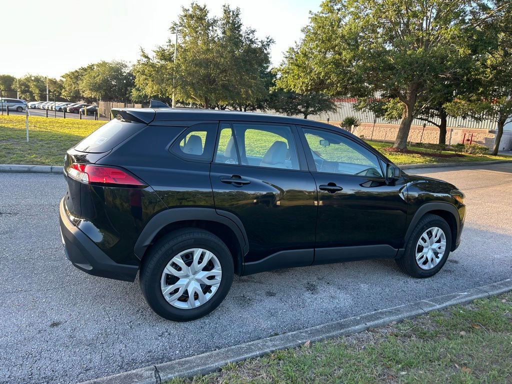 Used 2024 Toyota Corolla Cross L FWD image 5