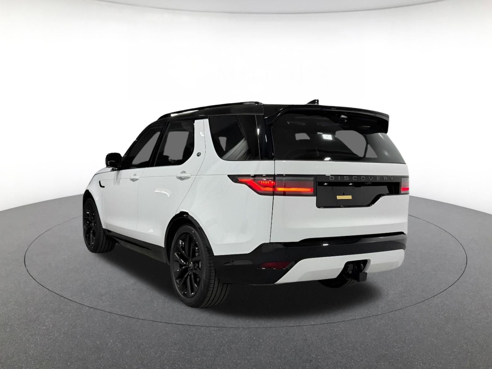 New 2026 Land Rover Discovery Dynamic SE image 3