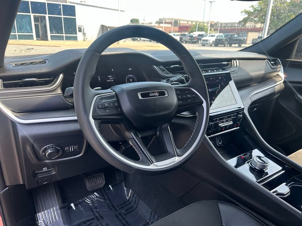 Used 2023 Jeep Grand Cherokee L Laredo AWD/4WD image 12