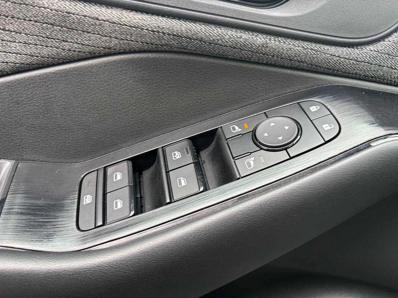 Used 2023 Nissan Rogue S AWD/4WD image 14