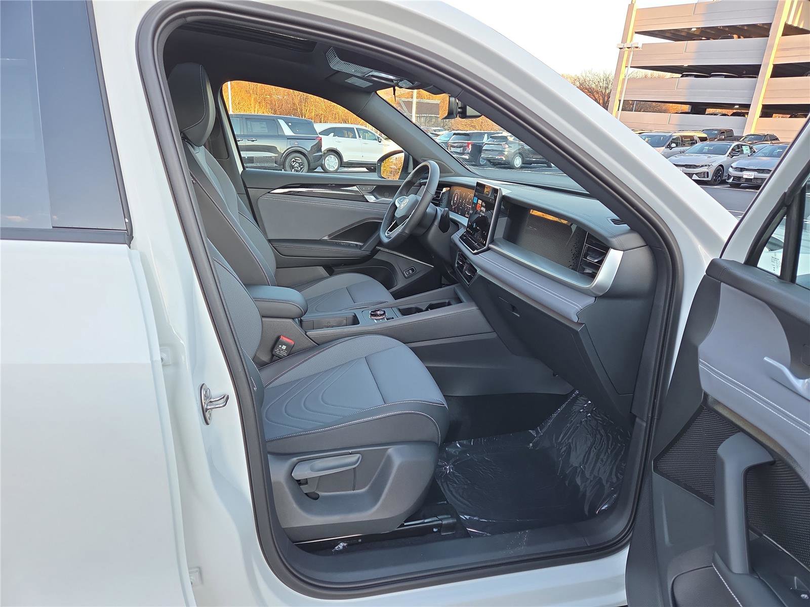 New 2026 Volkswagen Tiguan SE R-Line image 29