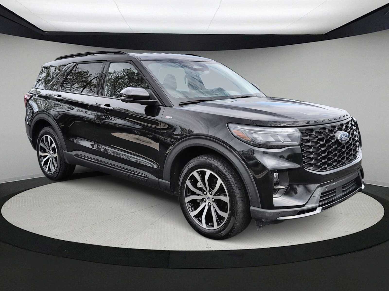 Used 2025 Ford Explorer ST-Line AWD/4WD image 2