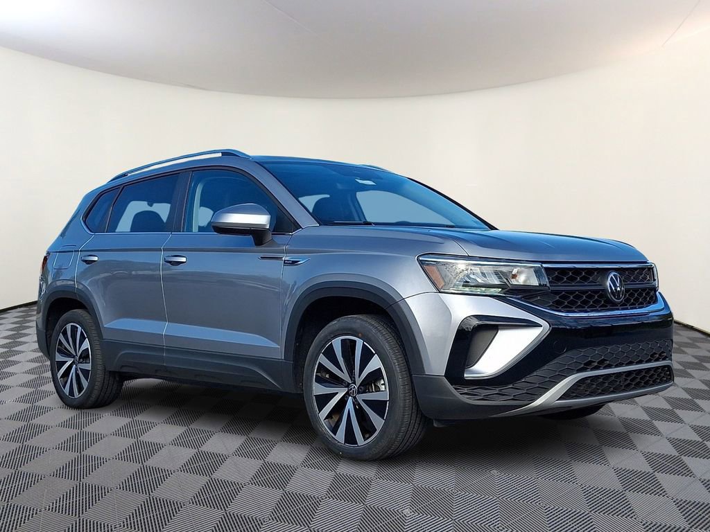 Used 2023 Volkswagen Taos SE w/ Panoramic Sunroof Package