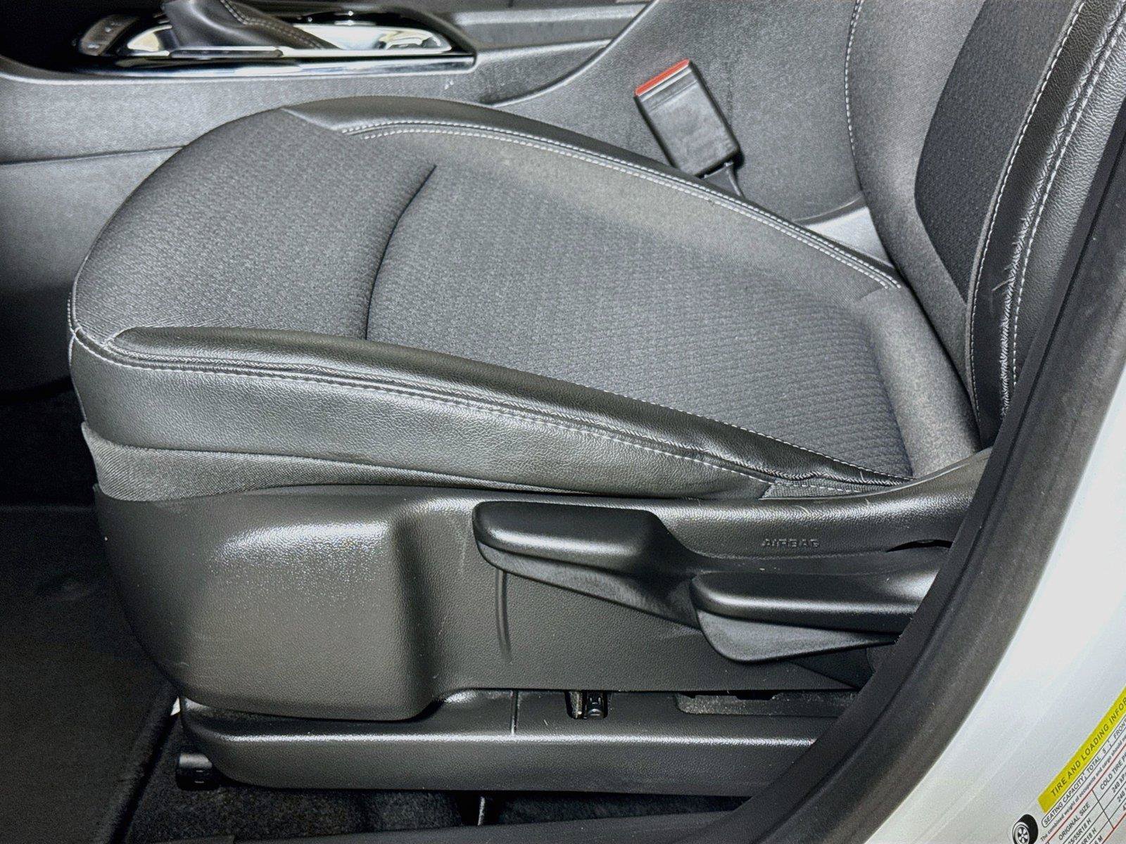Certified 2025 Buick Encore GX Preferred FWD image 16