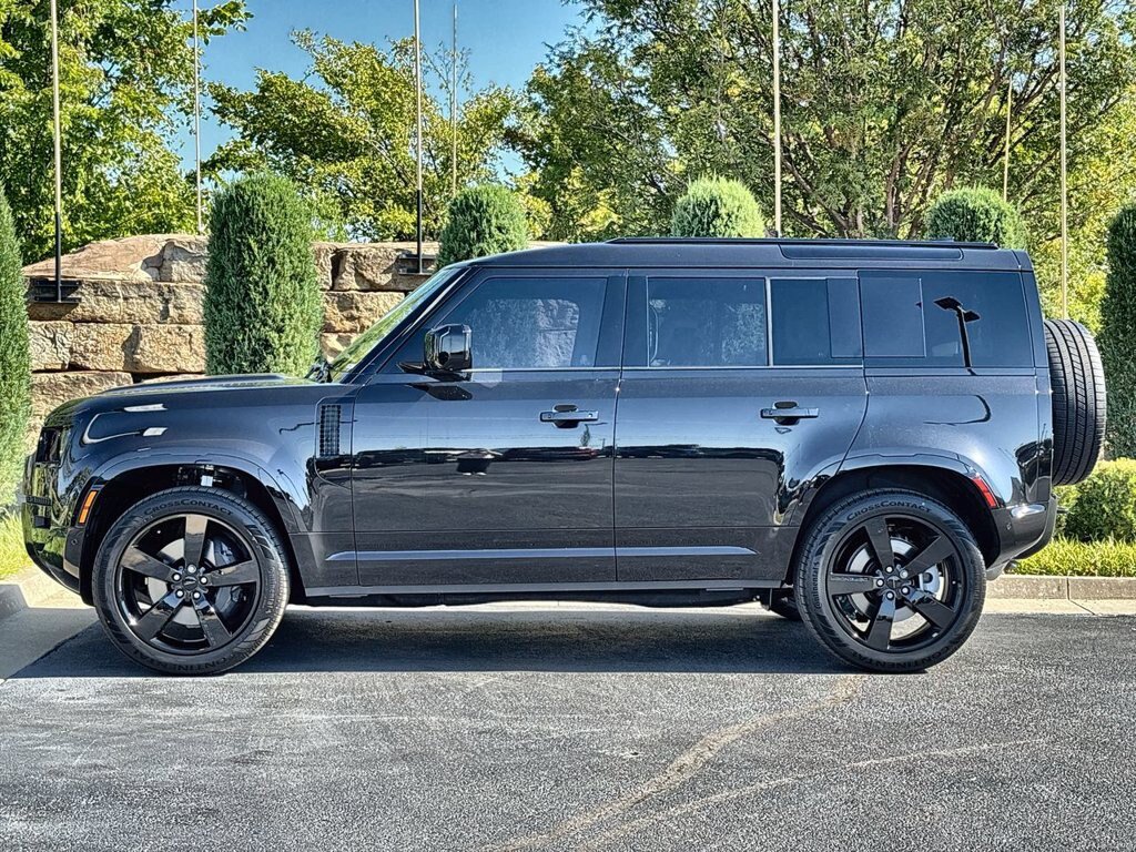 New 2026 Land Rover Defender 110 X-Dynamic SE AWD/4WD image 2