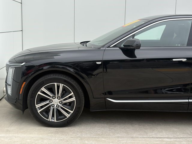 Certified 2024 Cadillac Lyriq Luxury AWD/4WD image 26