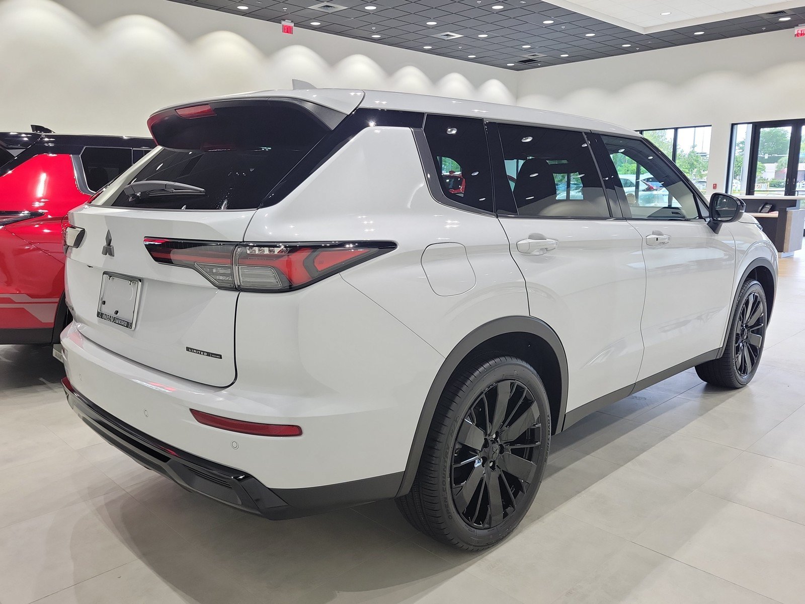 New 2026 Mitsubishi Outlander LE FWD image 4