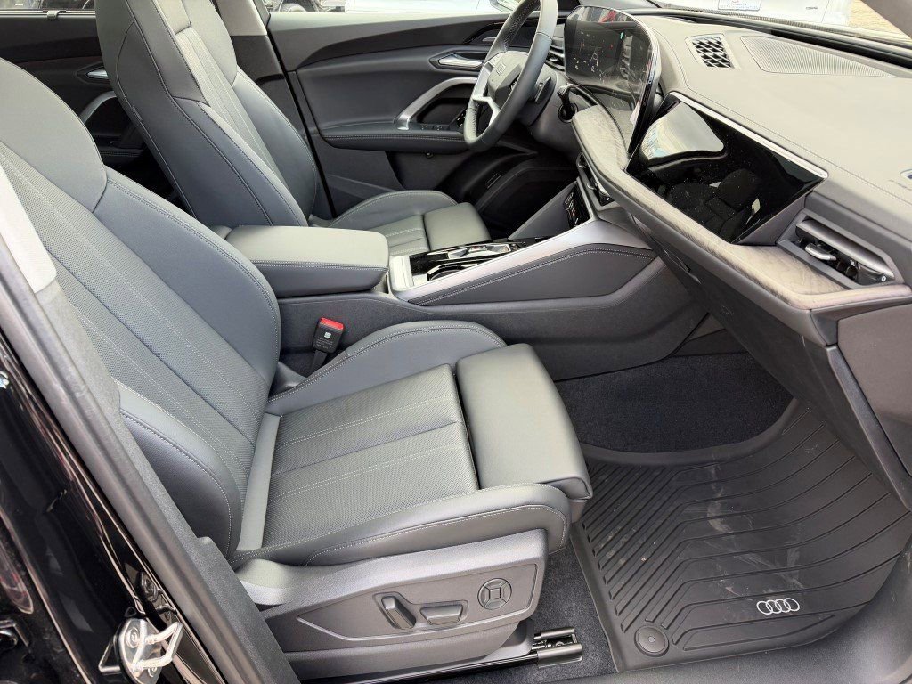 New 2025 Audi Q5 2.0T Premium Plus image 10