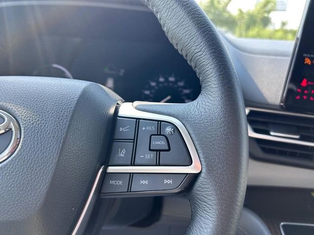 Used 2022 Toyota Sienna XLE w/ XLE Plus Package image 14