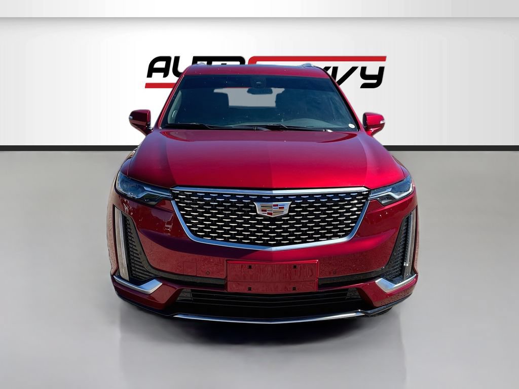 Used 2025 Cadillac XT6 Premium Luxury AWD/4WD image 2