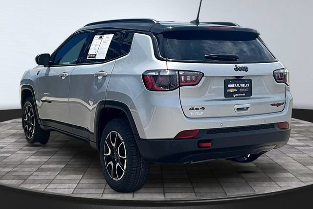 Used 2025 Jeep Compass Trailhawk AWD/4WD image 4