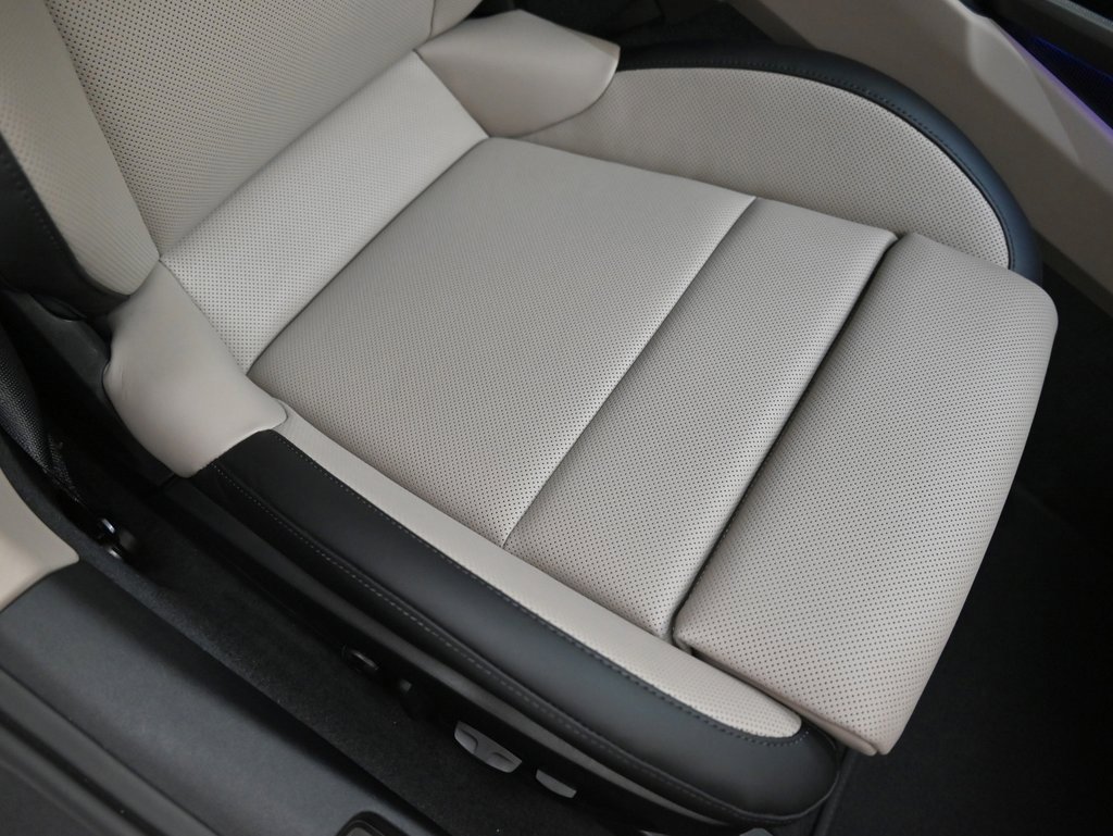 Used 2025 Porsche 911 Carrera image 16