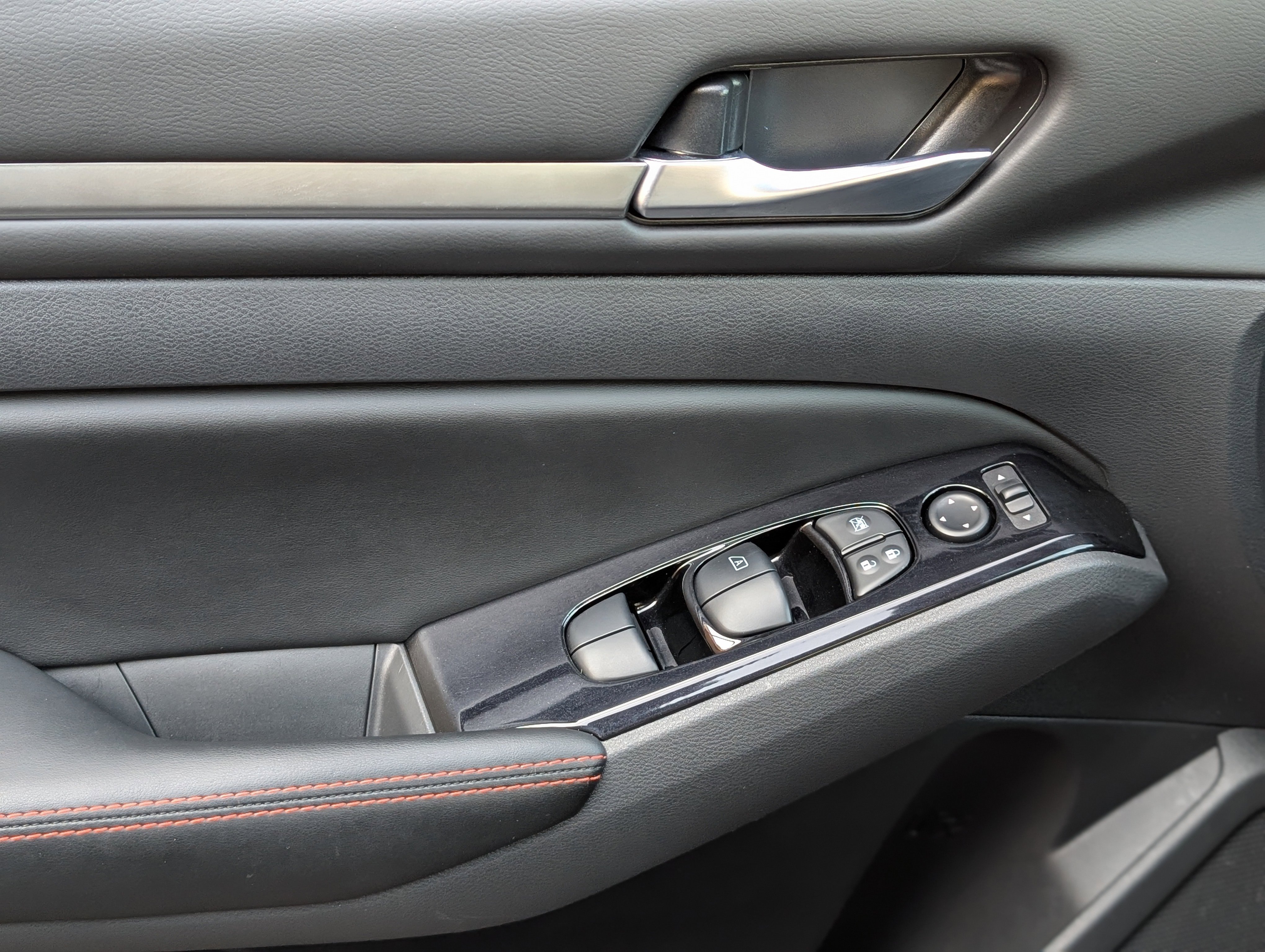 Used 2024 Nissan Altima 2.5 SR FWD image 15