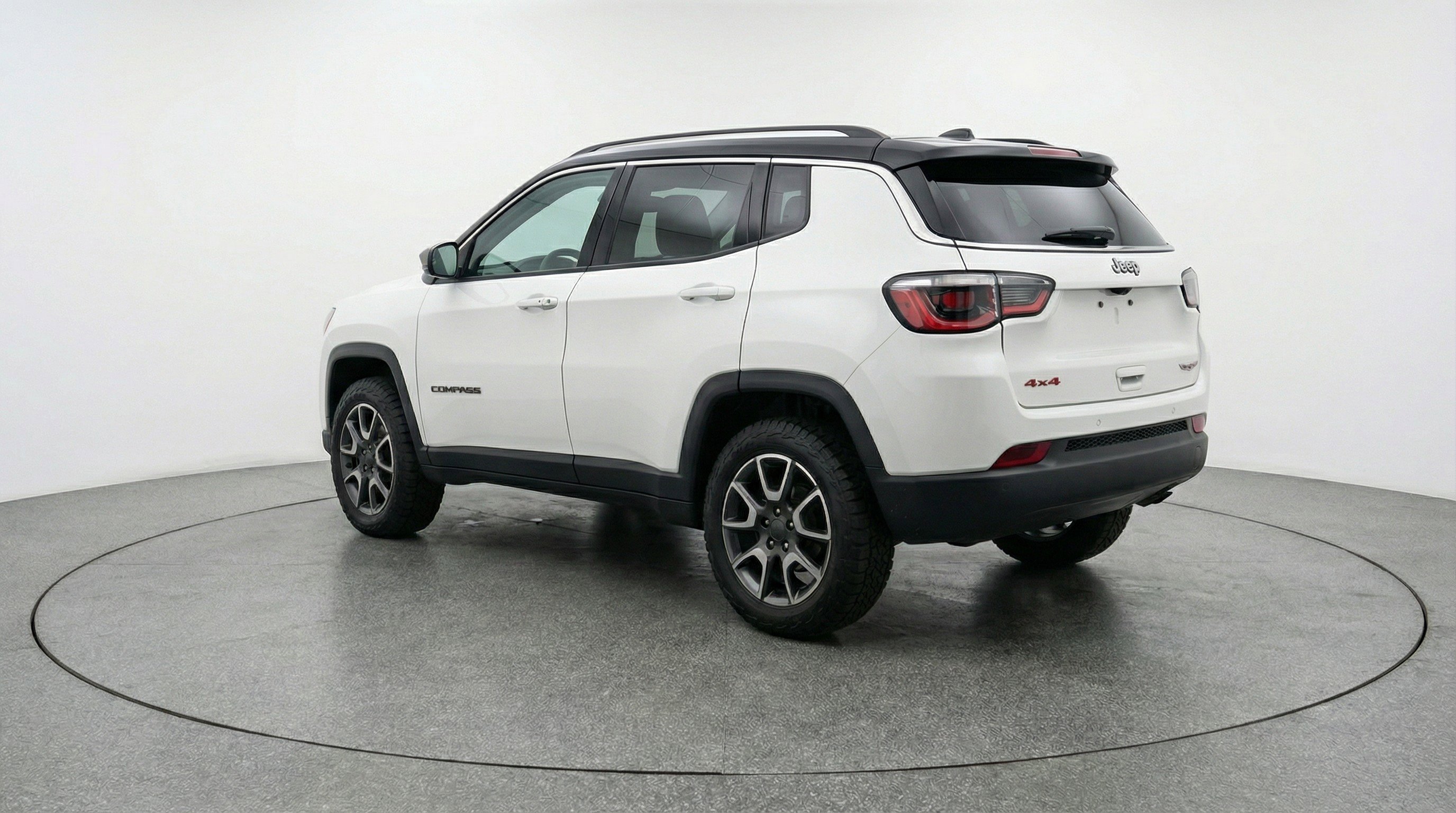 Used 2025 Jeep Compass Trailhawk AWD/4WD image 6