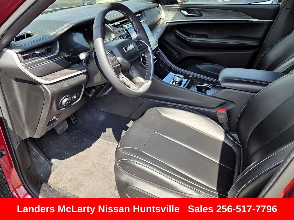 Used 2024 Jeep Grand Cherokee L Limited w/ Black Appearance Package AWD/4WD image 17