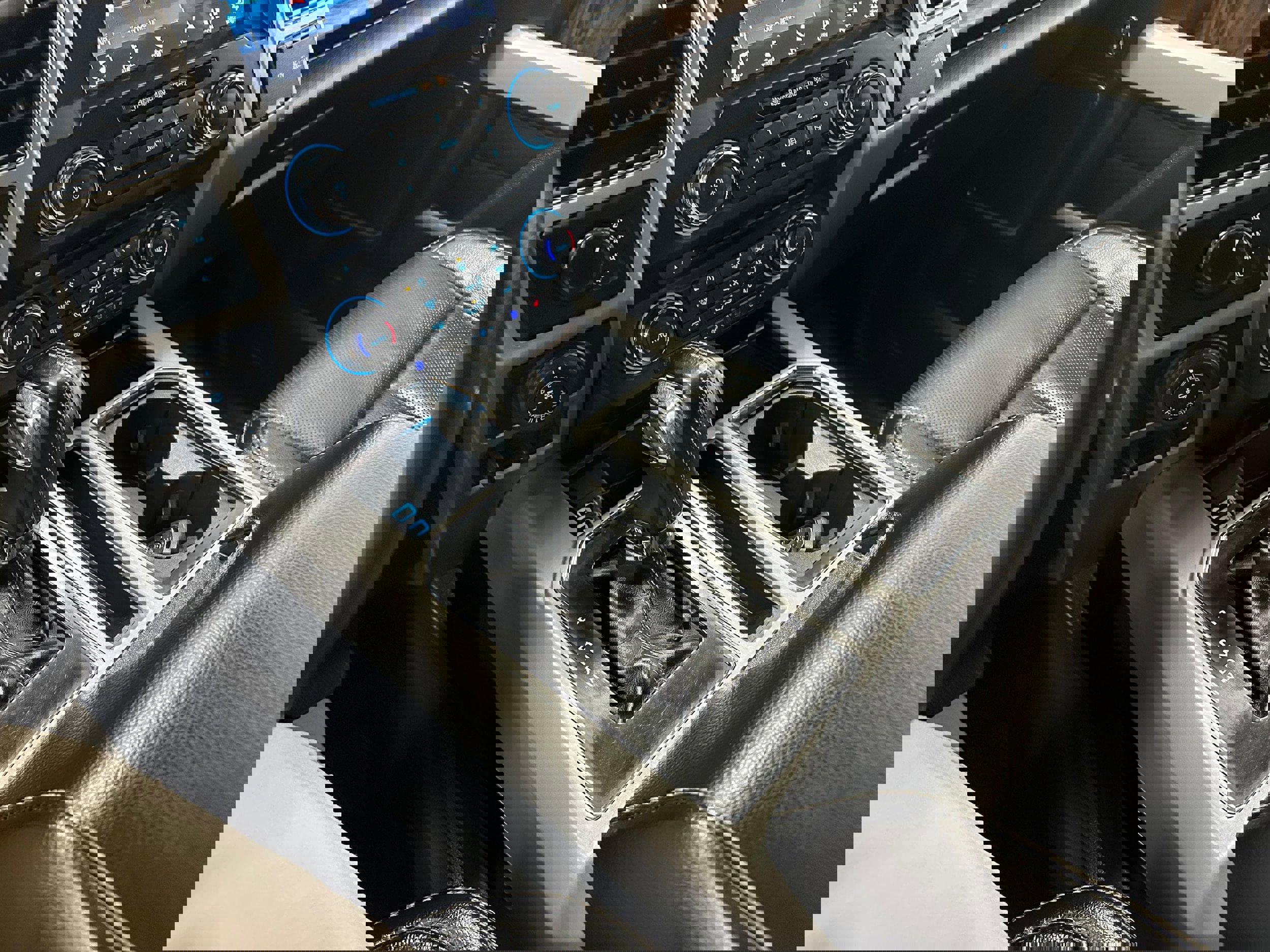 Used 2018 Ford F150 Lariat image 19