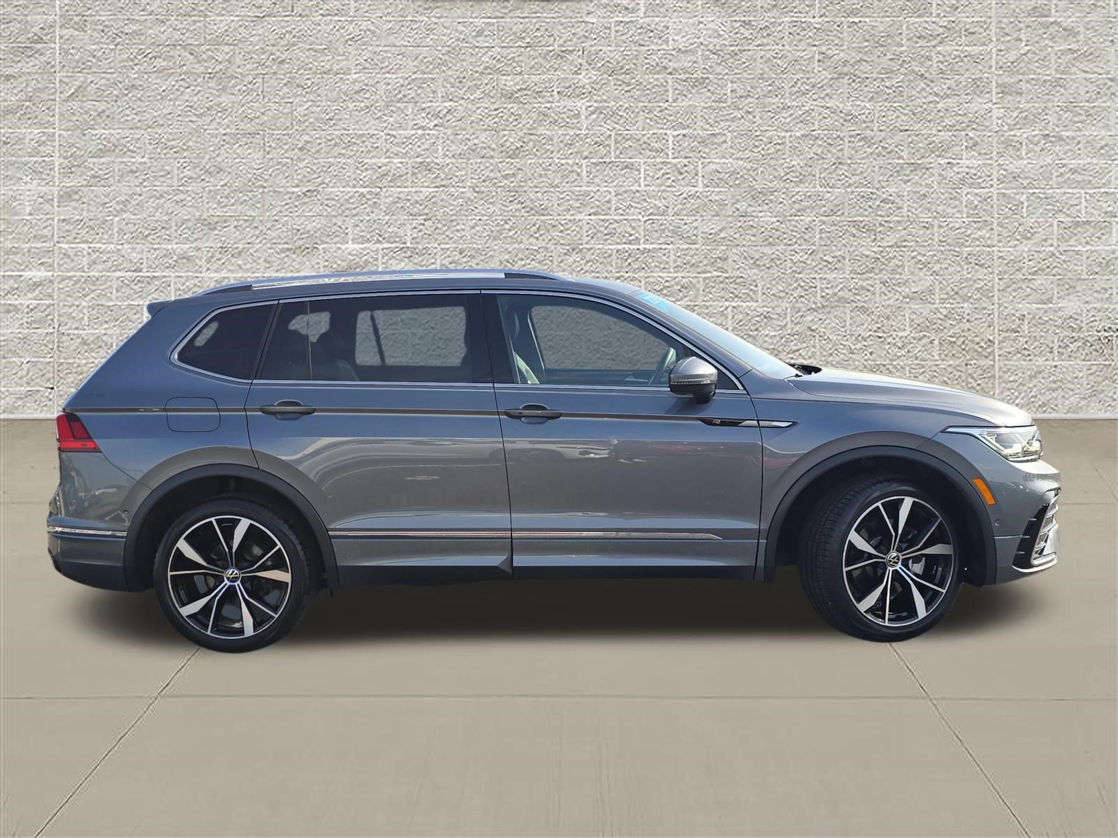 Certified 2023 Volkswagen Tiguan SEL R-Line AWD/4WD image 8
