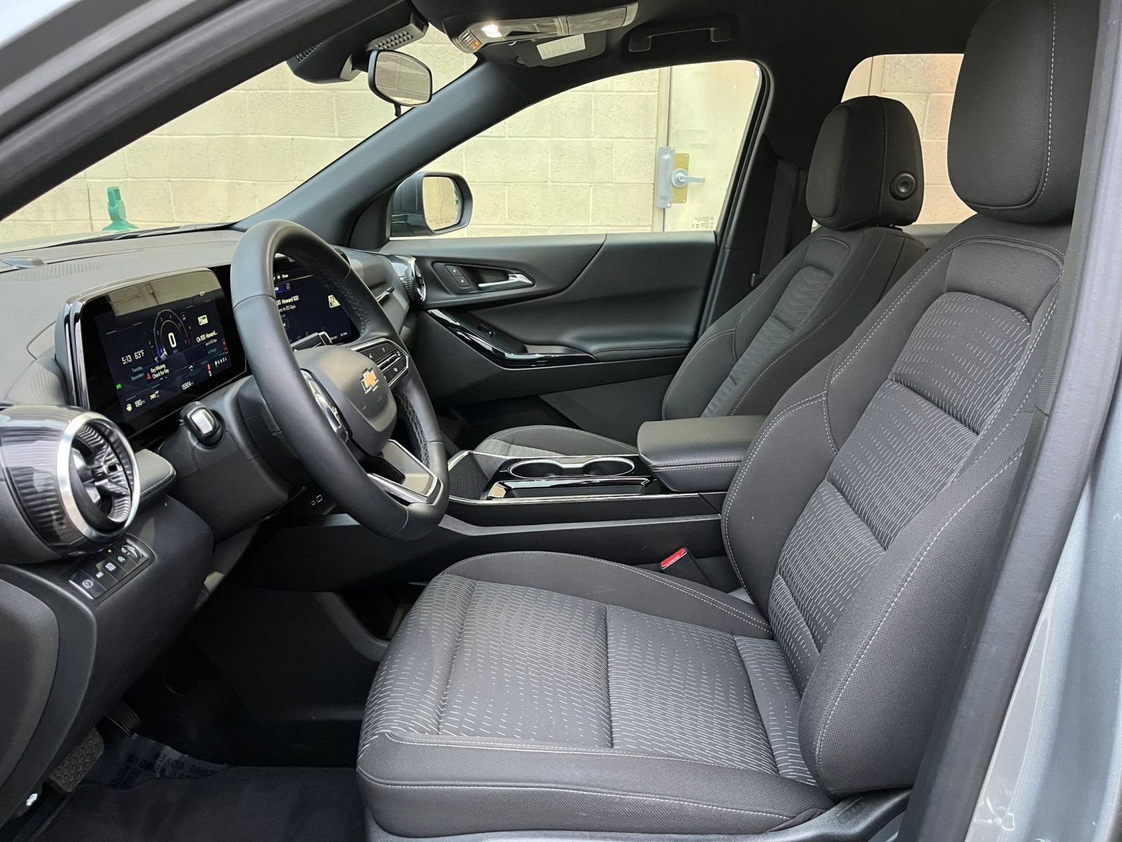 Used 2025 Chevrolet Equinox LT image 27