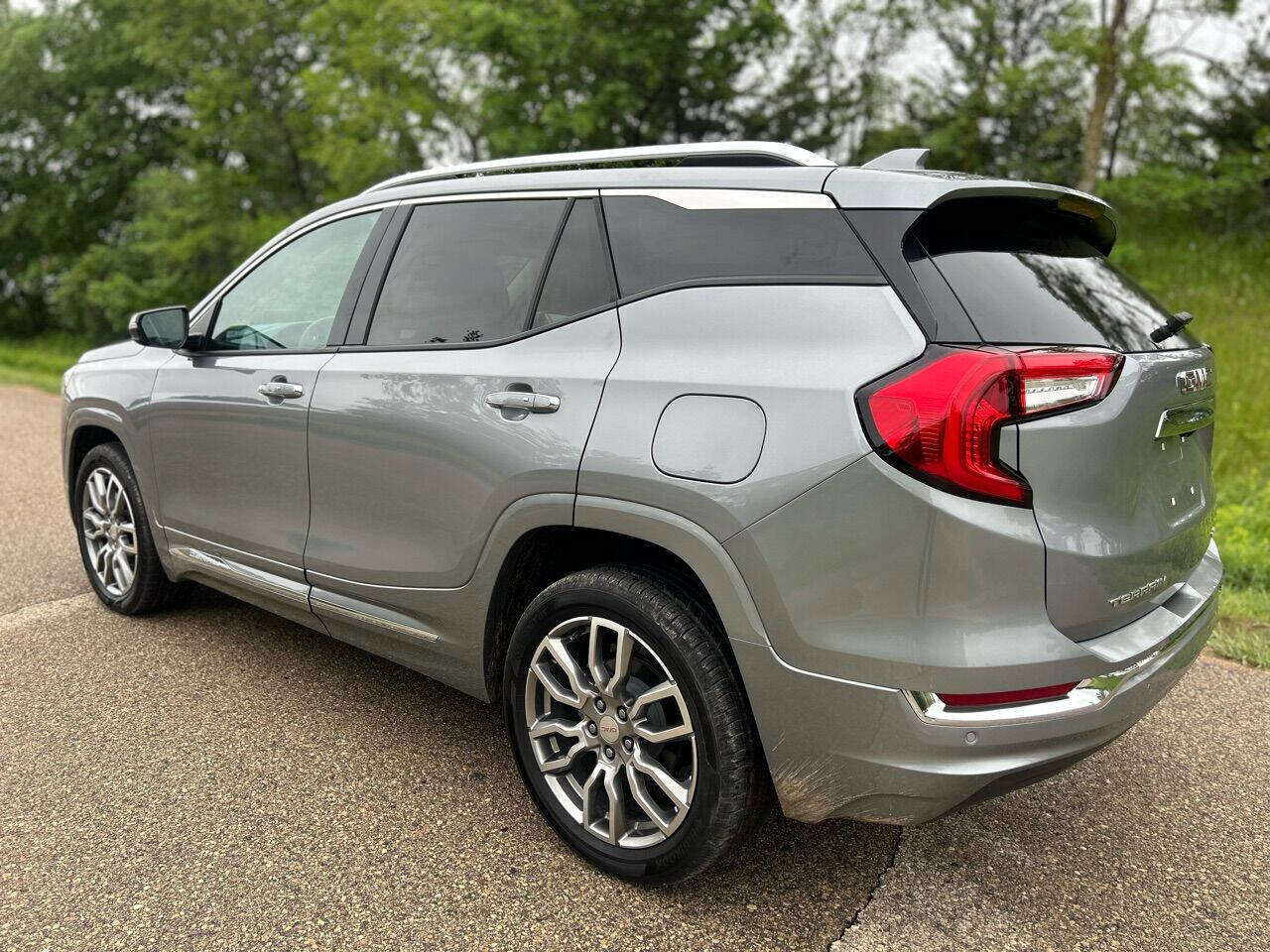 Used 2024 GMC Terrain Denali w/ Denali Premium Package image 7