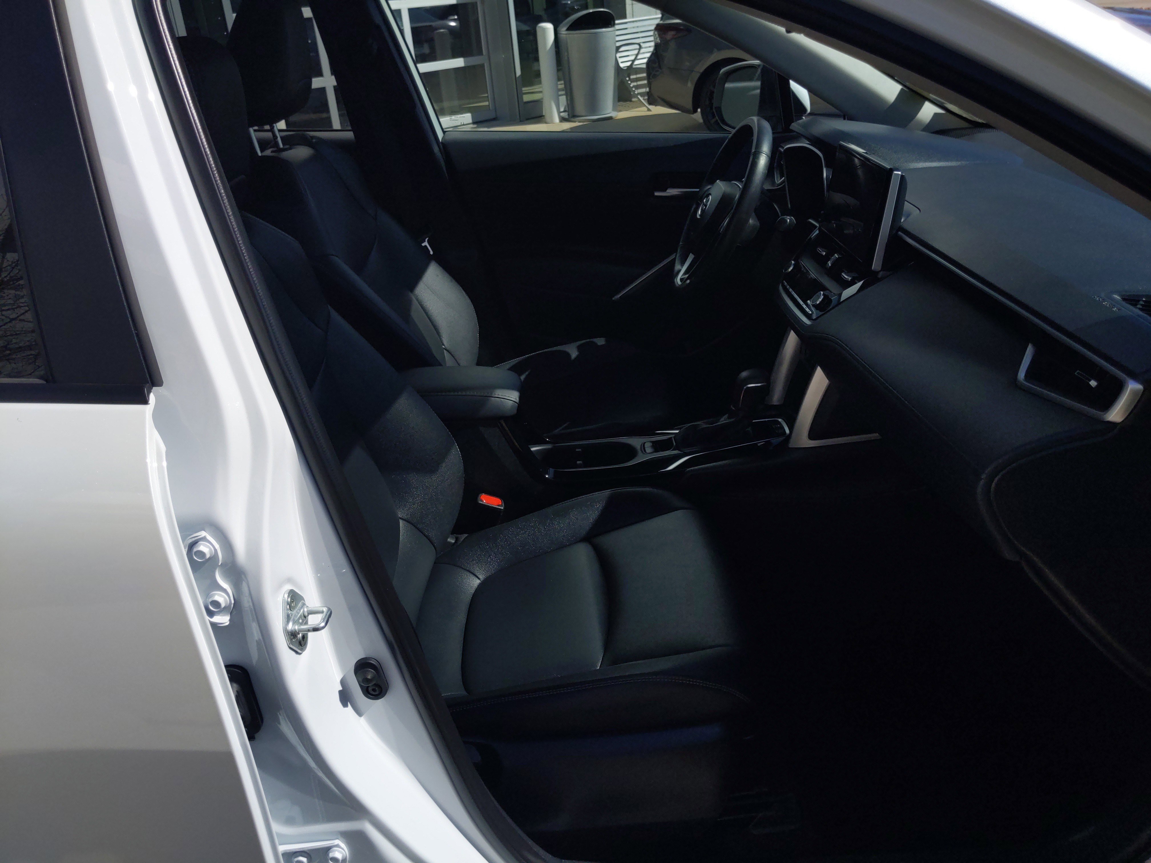 Certified 2023 Toyota Corolla Cross XLE w/ Convenience Package image 28