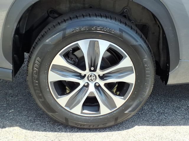Certified 2024 Toyota Highlander XLE FWD image 32