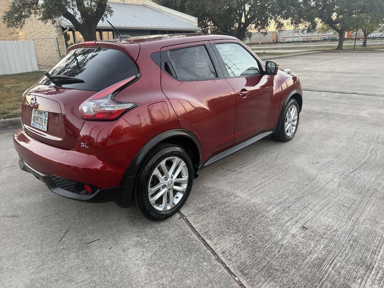 Used 2016 Nissan Juke SL FWD image 5