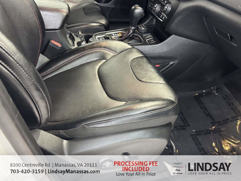 Used 2022 Jeep Cherokee Trailhawk w/ Premium Leather Package AWD/4WD image 13