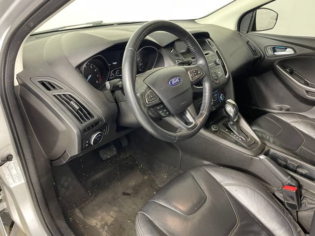 Used 2016 Ford Focus SE w/ Equipment Group 201A FWD image 3